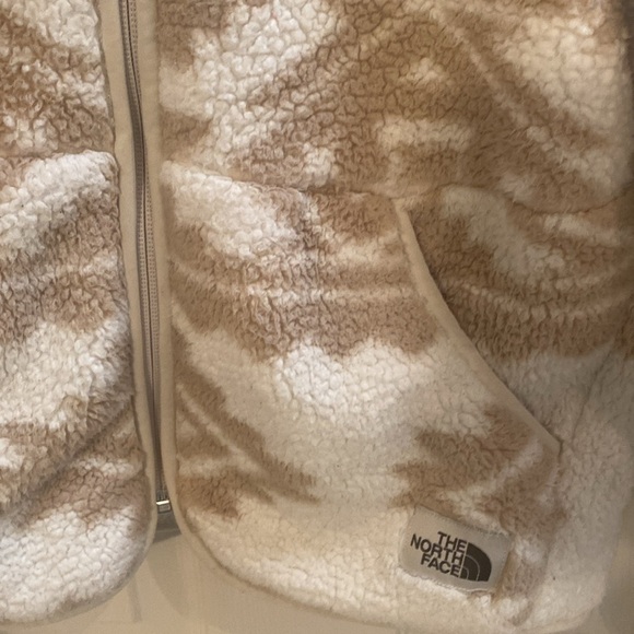 Tan/cream North Face fleece jacket size 10/12 girls - Picture 4 of 5